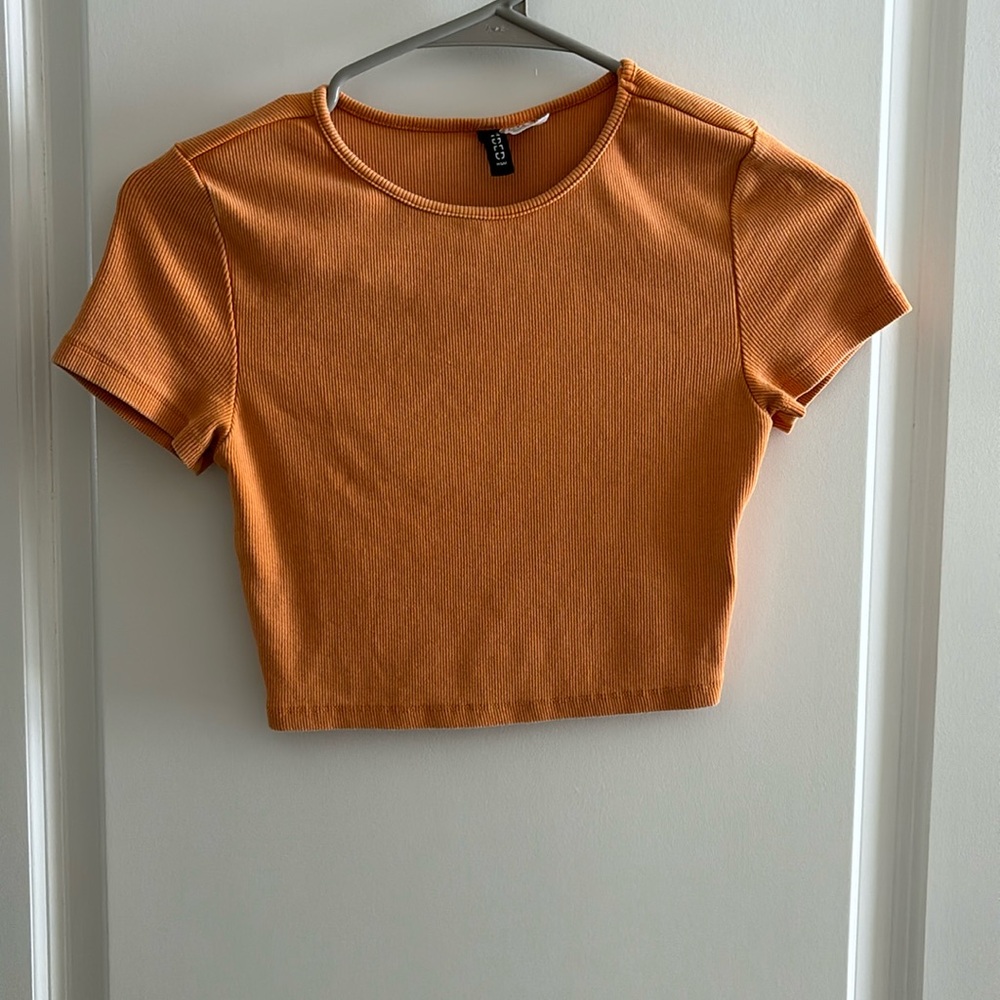 h&m solid orange form fitting cropped top (XS)